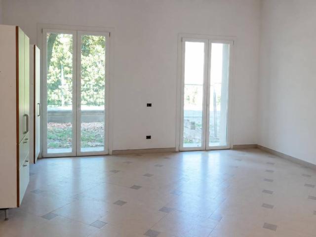 Villa Indipendente in vendita a Terra di Mezzo, Re
