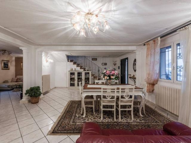 Villa Indipendente in vendita a Re, Reggio Emilia