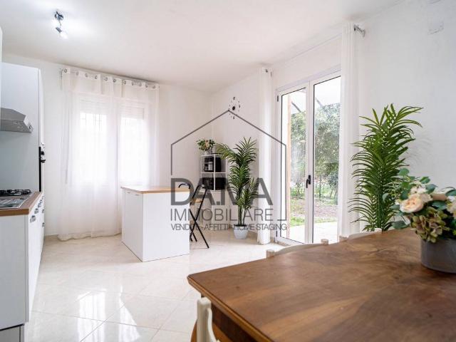 Villa Indipendente in vendita a San Francesco-Giardini Pubblici, Re