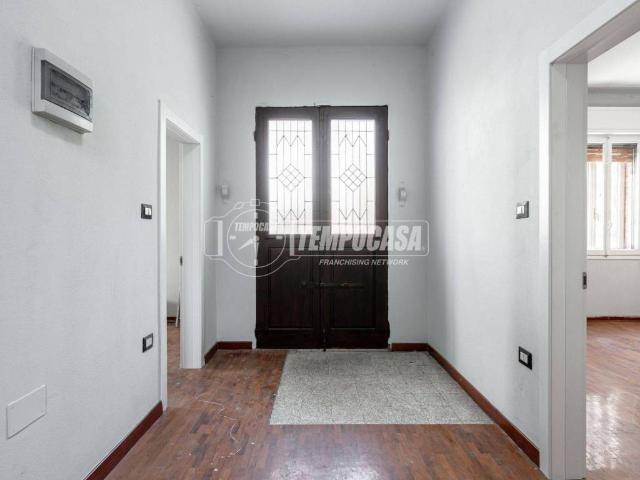 Villa Indipendente in vendita a Santa Croce, Re