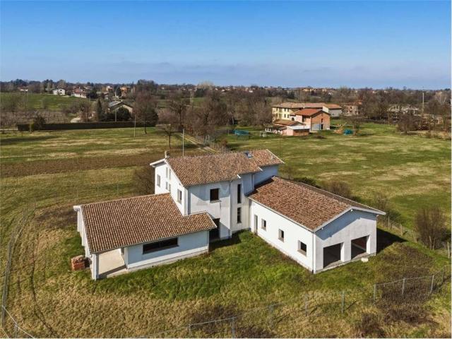 Villa Indipendente in vendita a Colline Matildiche, Re