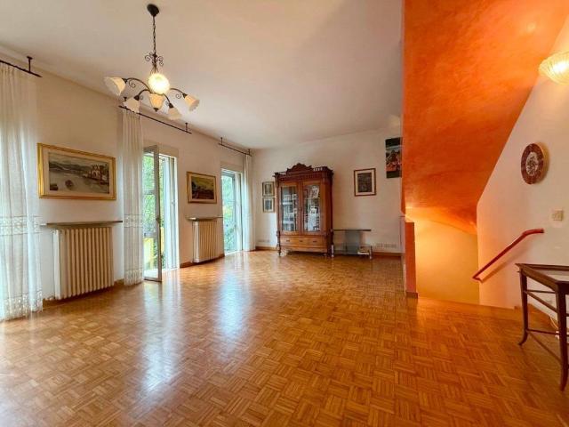Villa Indipendente in vendita a Re, Reggio Emilia