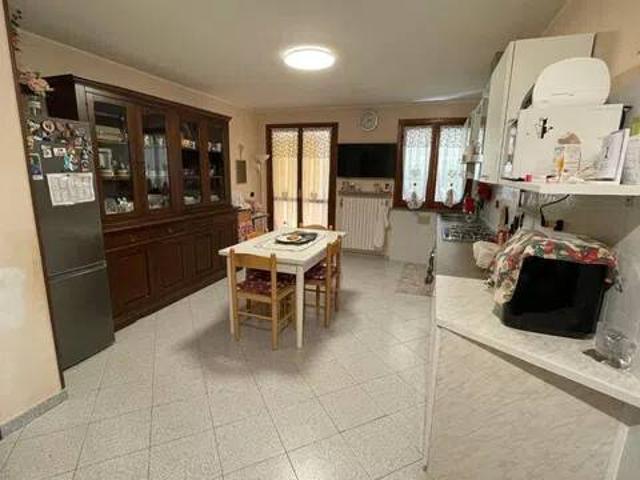 Villa Indipendente in vendita a Re, Reggio Emilia
