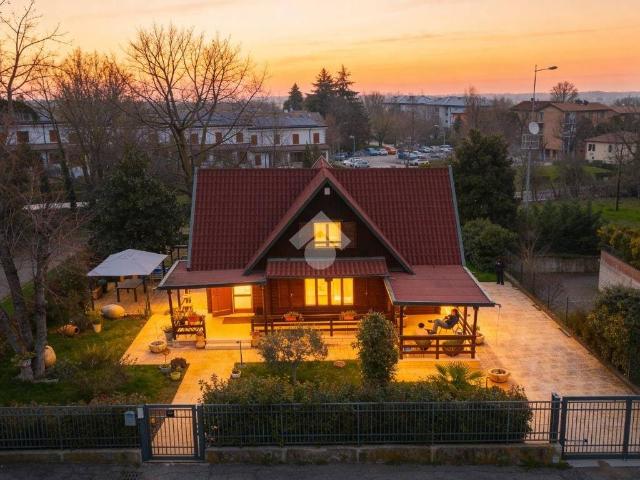 Villa Indipendente in vendita a Re, Reggio Emilia