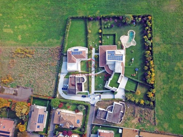Villa Indipendente in vendita a Re, Reggio Emilia