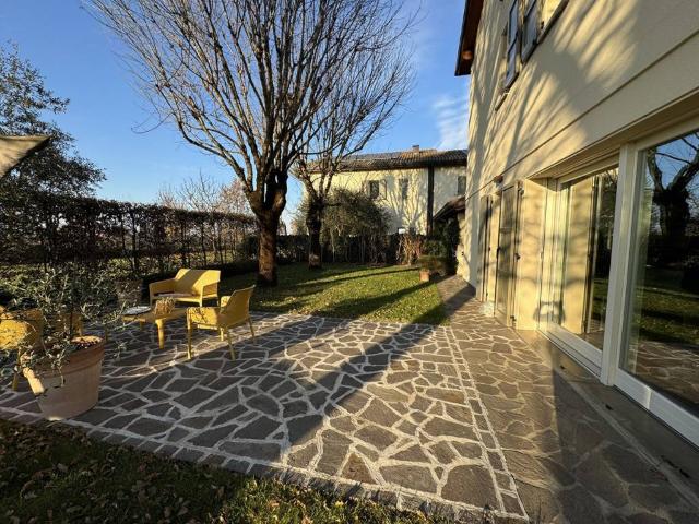 Villa Indipendente in vendita a Coviolo, Re