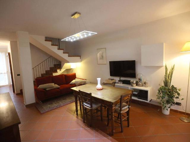 Villa Indipendente in vendita a Sesso, Re