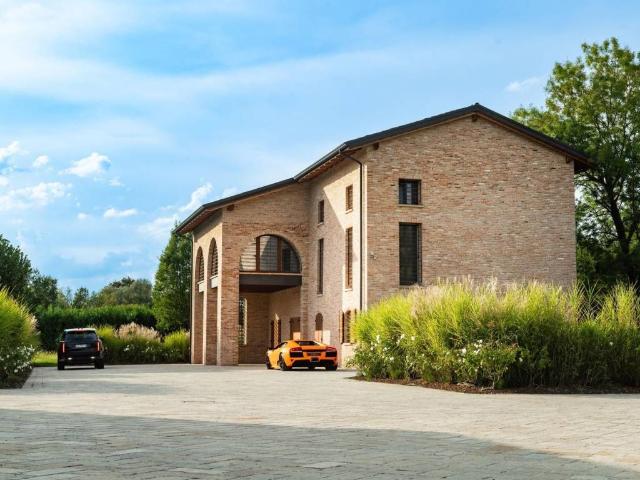 Villa Indipendente in vendita a Re, Reggio Emilia