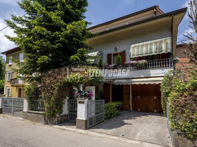 Villa Indipendente in vendita a Re, Reggio Emilia