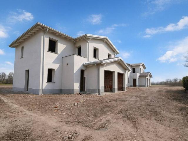 Villa Indipendente in vendita a Re, Reggio Emilia