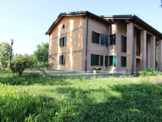 Villa Indipendente in vendita a Sesso, Re