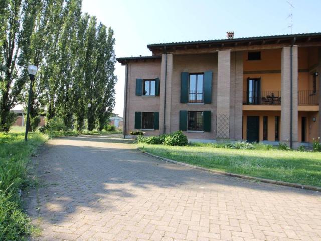 Villa Indipendente in vendita a Sesso, Re
