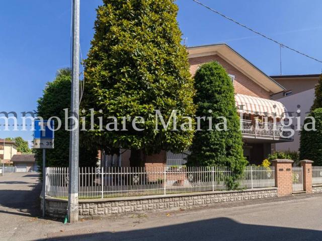 Villa Indipendente in vendita a Crocetta, Re