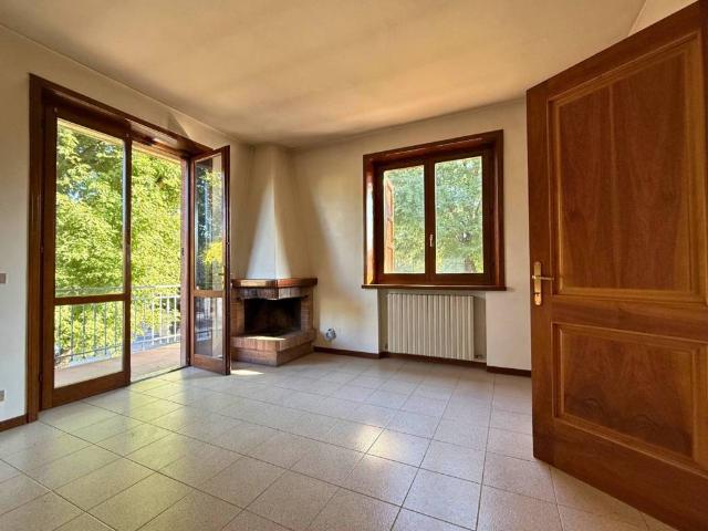 Villa Indipendente in vendita a Re, Reggio Emilia
