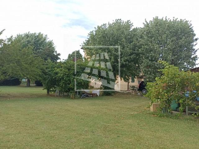 Villa Indipendente in vendita a Re, Reggio Emilia