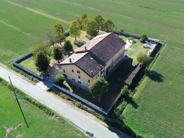 Villa Indipendente in vendita a Roncocesi, Reggio Emilia