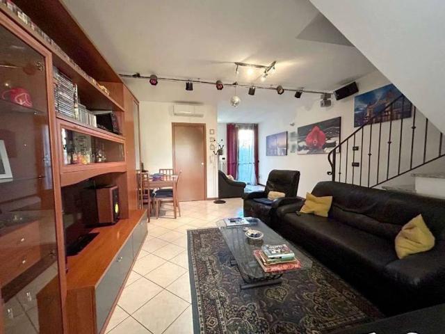 Villa Indipendente in vendita a Bagno, Re