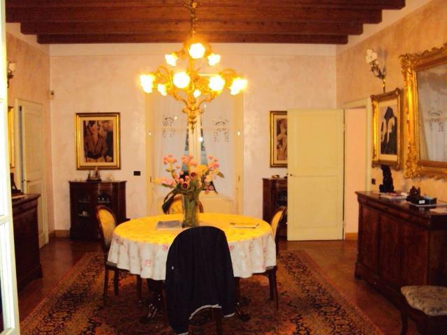 Villa Indipendente in vendita a San Prospero Strinati, Re