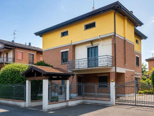 Villa Indipendente in vendita a Sabbione, Re