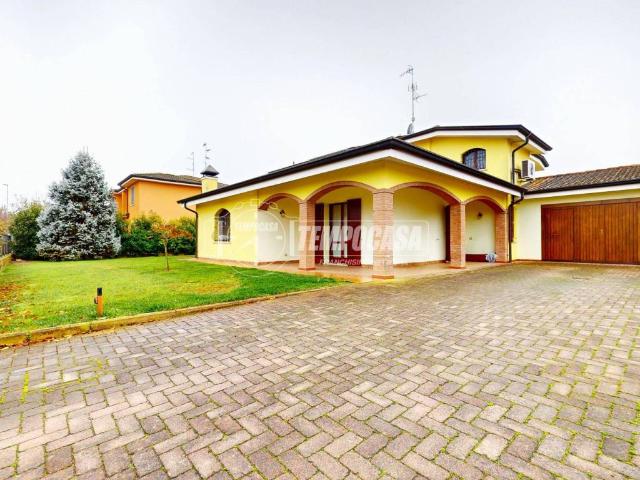Villa Indipendente in vendita a Bassa Reggiana, Re