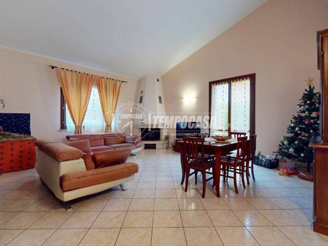Villa Indipendente in vendita a Bassa Reggiana, Re