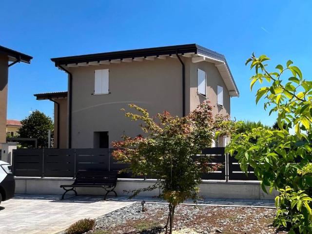 Villa Indipendente in vendita a Bassa Reggiana, Re