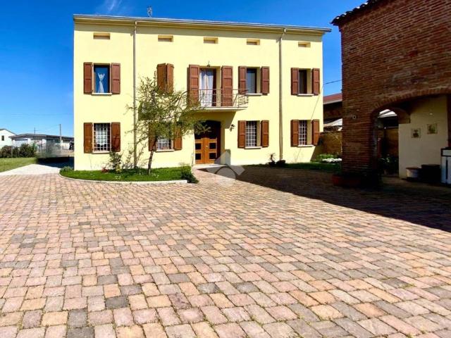 Villa Indipendente in vendita a Bassa Reggiana, Re