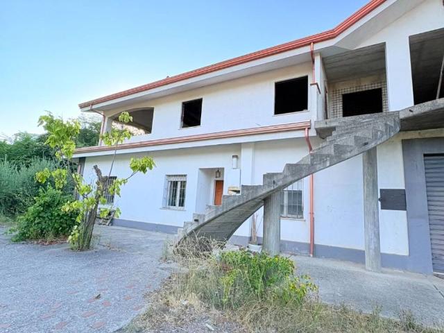 Villa Indipendente in vendita a Saporito, Calabria