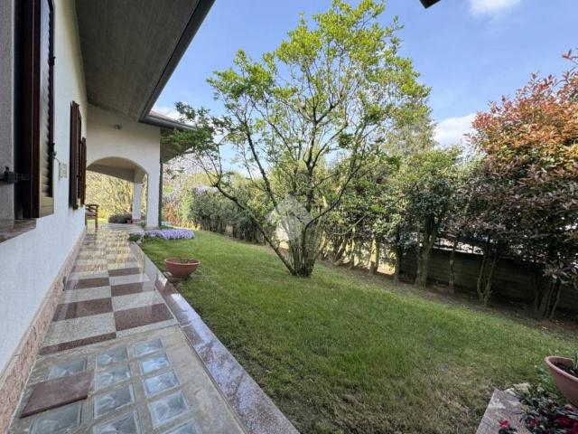 Villa Indipendente in vendita a Cascina Prandona, Rescaldina