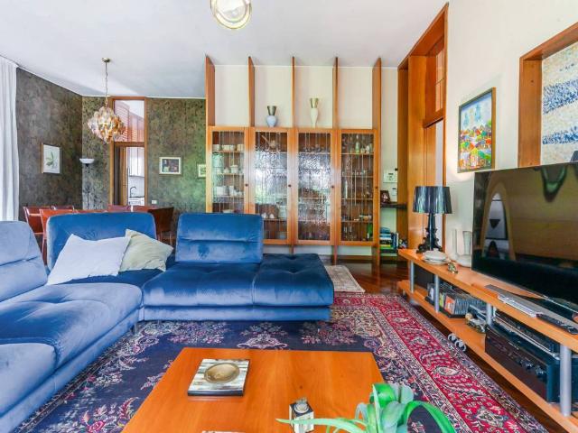 Villa Indipendente in vendita a Rescaldina, Lombardia