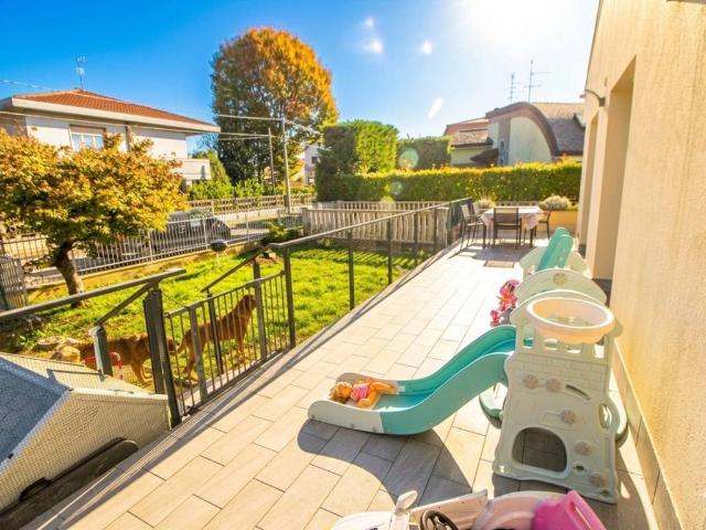 Villa Indipendente in vendita a Rescaldina, Lombardia