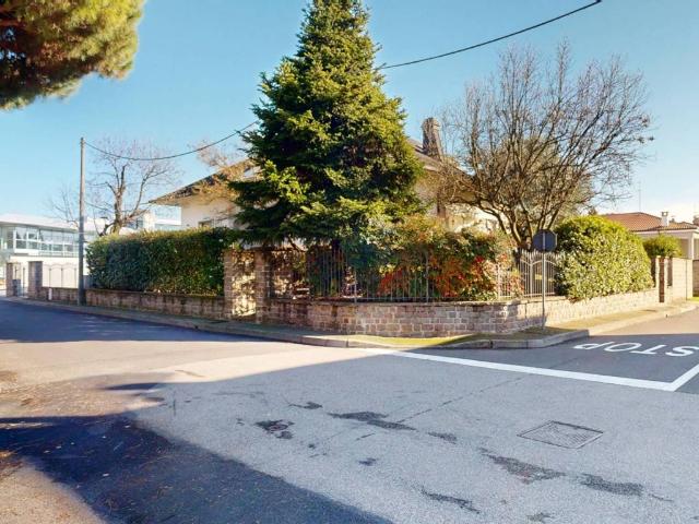 Villa Indipendente in vendita a Rescalda, Rescaldina