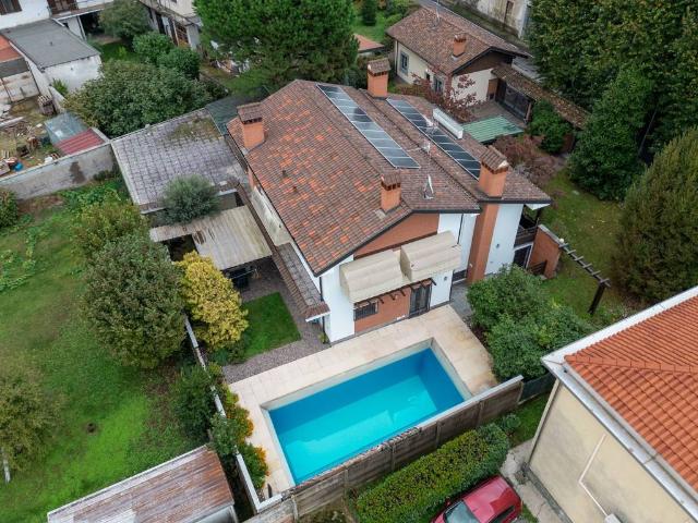 Villa Indipendente in vendita a Ravello, Rescaldina