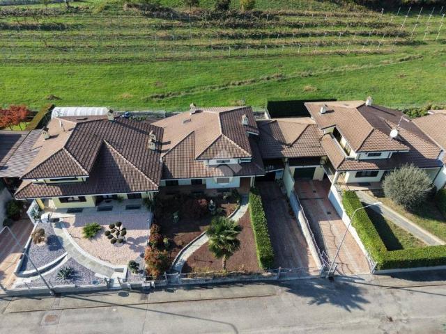 Villa Indipendente in vendita a Revello, Cuneo
