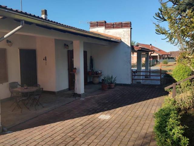 Villa Indipendente in vendita a Piemonte, Asti