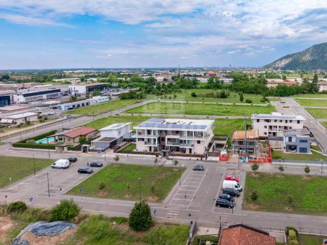 Villa Indipendente in vendita a Rezzato, Lombardia