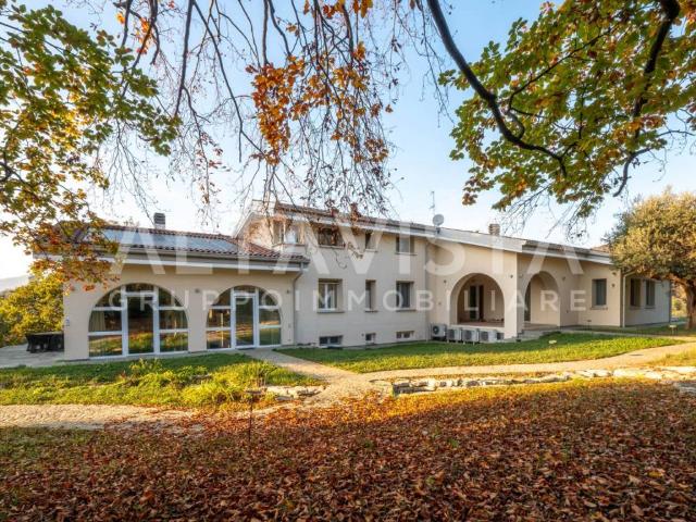Villa Indipendente in vendita a Rezzato, Lombardia