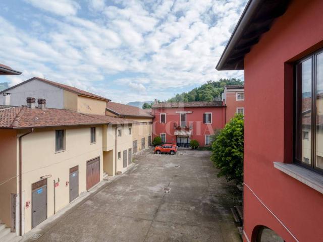 Villa Indipendente in vendita a Rezzato, Lombardia