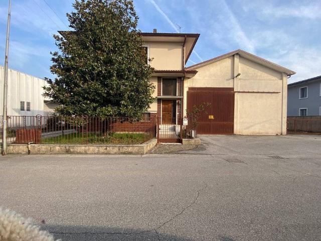 Villa Indipendente in vendita a Rezzato, Lombardia