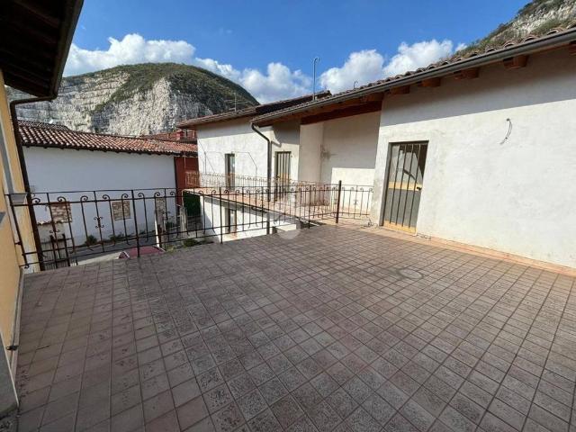 Villa Indipendente in vendita a Rezzato, Lombardia