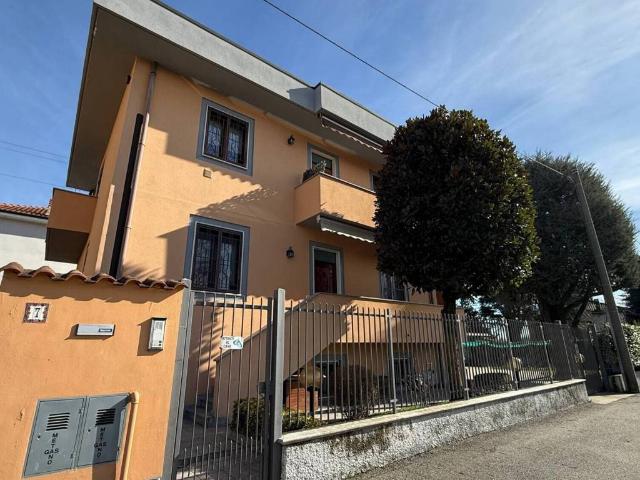 Villa Indipendente in vendita a Lucernate, Rho
