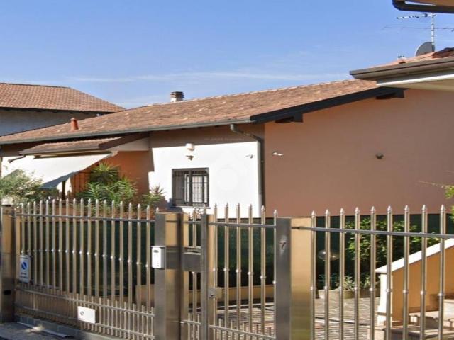 Villa Indipendente in vendita a Rho, Lombardia