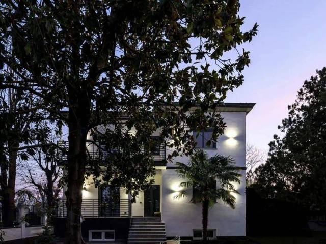 Villa Indipendente in vendita a Rho, Lombardia