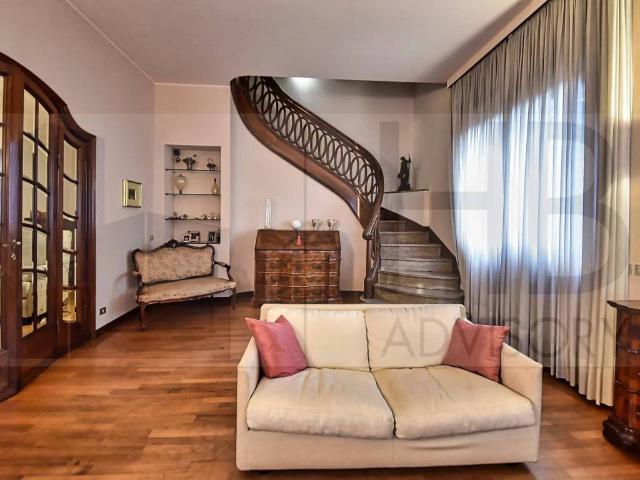 Villa Indipendente in vendita a Lucernate, Rho