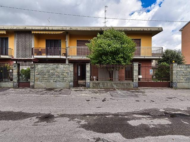 Villa Indipendente in vendita a Rho, Lombardia