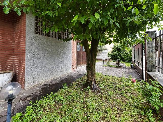 Villa Indipendente in vendita a Rho, Lombardia