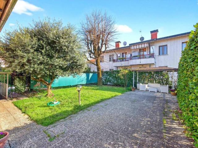 Villa Indipendente in vendita a Rho, Lombardia