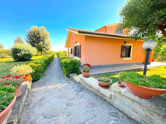 Villa Indipendente in vendita a Quadro, Roma Capitale