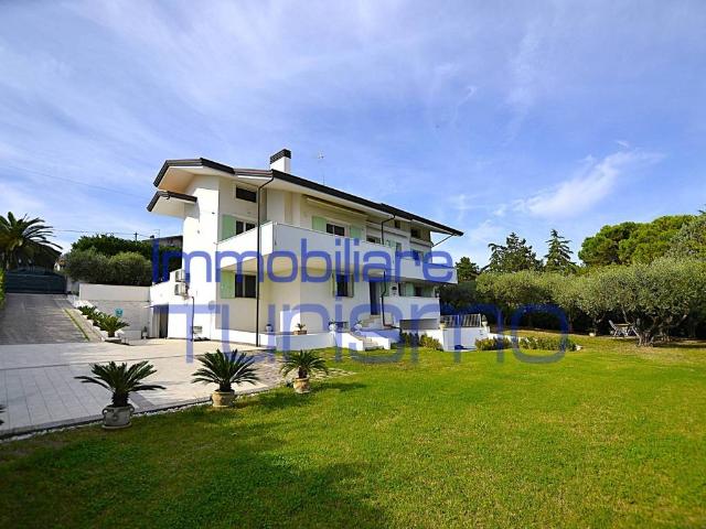 Villa Indipendente in vendita a Riccione, Reggio Emilia