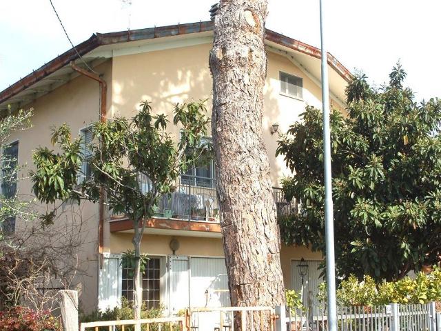 Villa Indipendente in vendita a Riccione, Reggio Emilia